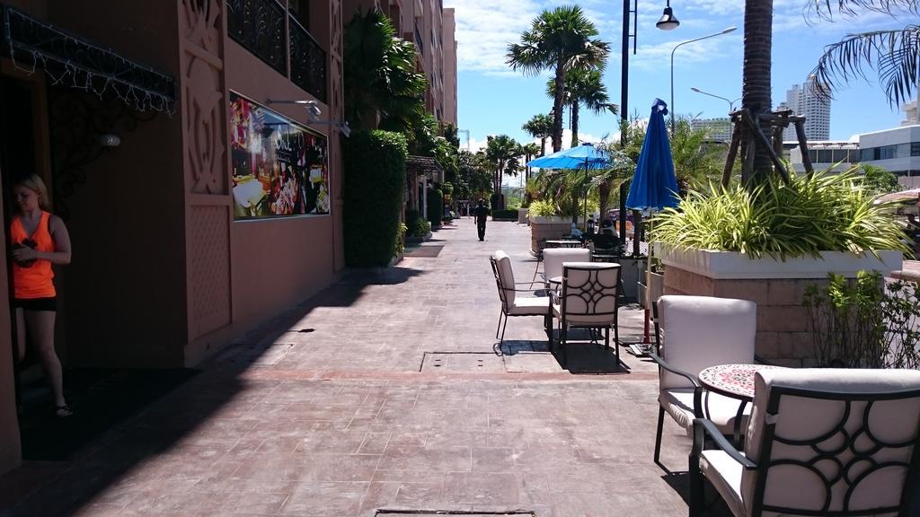 Atlantis Residence Pantai Jomtien Bagian luar foto