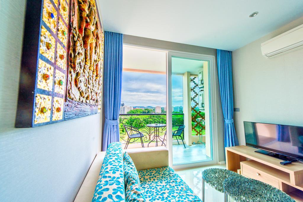 Atlantis Residence Pantai Jomtien Bagian luar foto